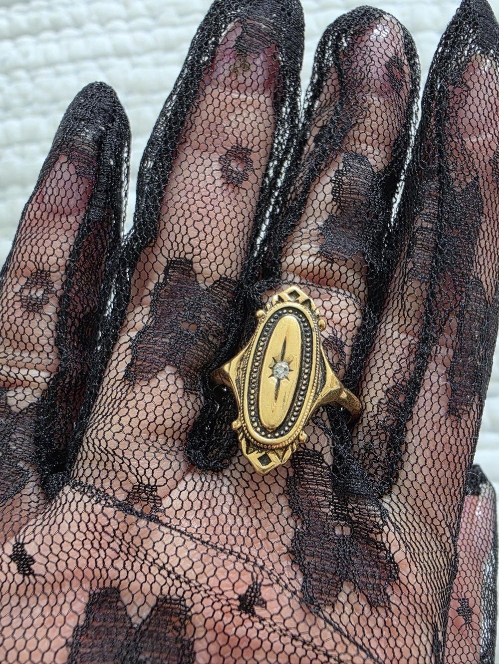 Vtg Avon Ring 1976 Kensington Victorian Revival Gold Tone Starburst Size 6.75-8 - Picture 3 of 10